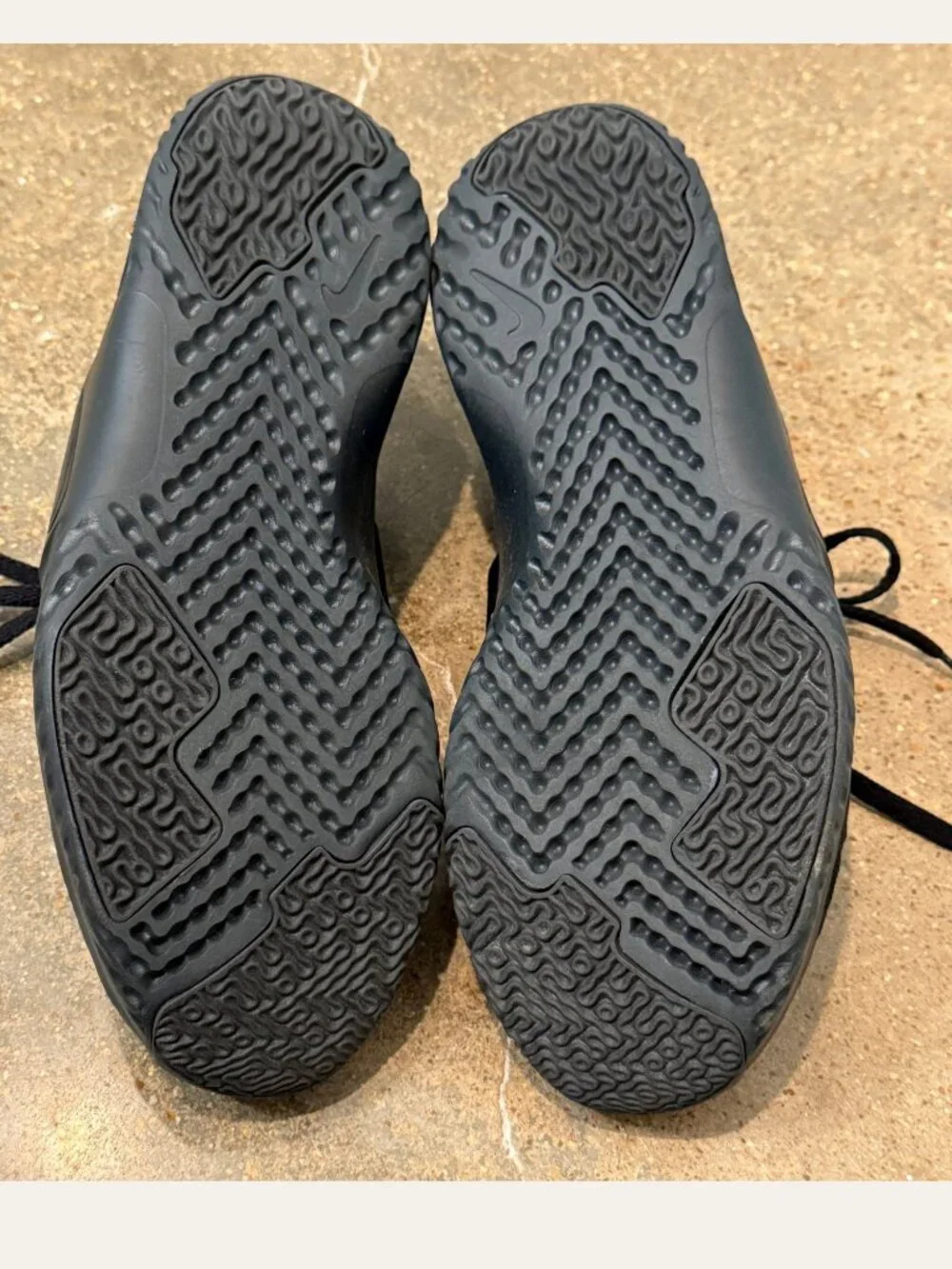 Nike Air Max Training Shoes Black Women’s Size 8.5 - Picture 2 of 9